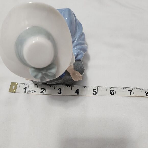 Nao by Lladro Figurine Listening To The Birds Song (Girl and Bird) Retired Vtg - Picture 10 of 11
